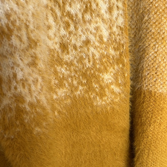Cozy Cream and Mustard Sweater - Picture 3 of 5